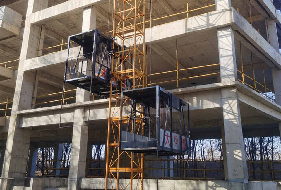 Component Characteristics of SS120/120 Series Material Hoist