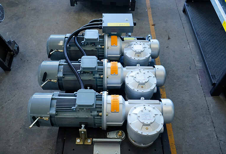 Maintenance and Lubrication of SC200/200 Construction Hoist Transmission Mechanism