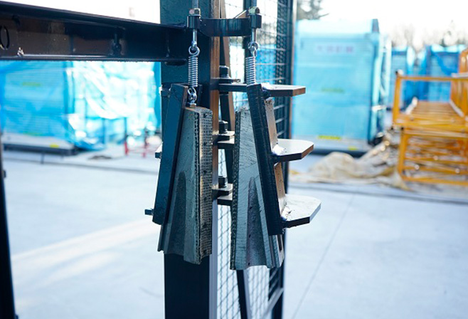 Double-cage Material Hoist SS120/120